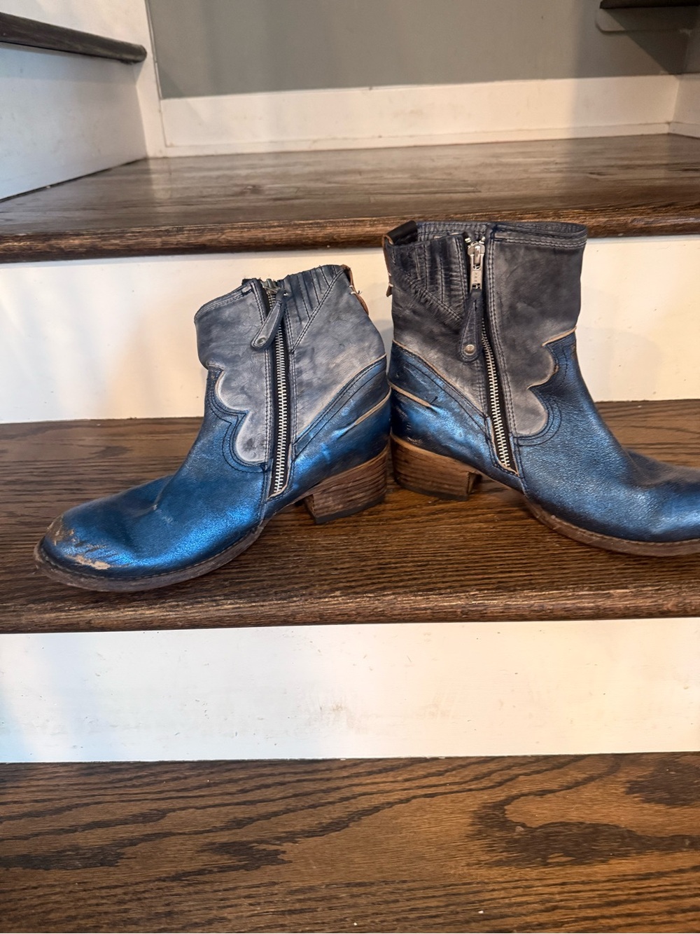Freebird * Blue Ramone* size 8Metallic Blue Leather Ankle Boots with Side Zipper - Picture 11 of 12